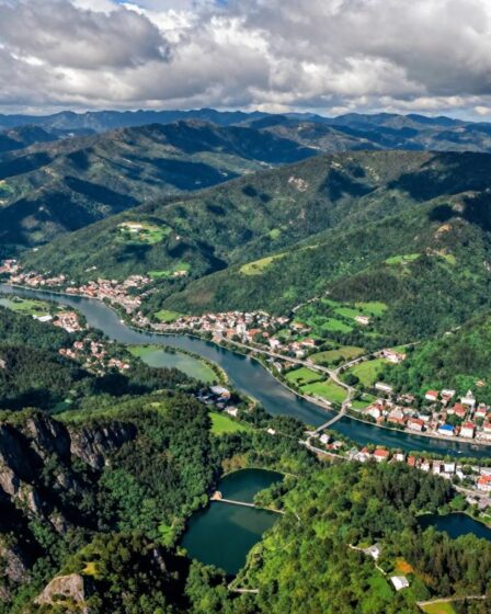 Descubra lugares incríveis usando imagens de satélite no celular