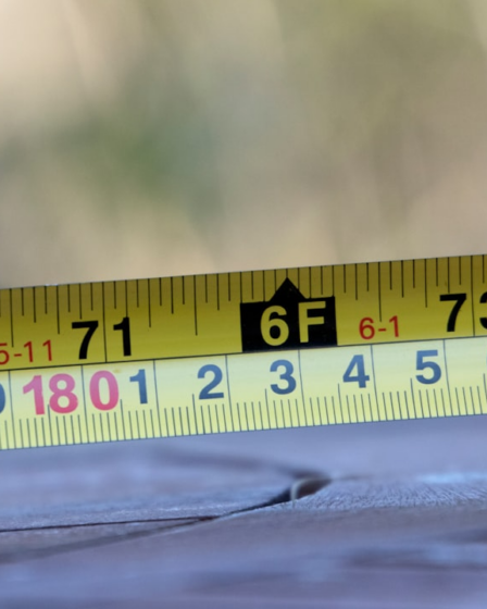 yellow and black measuring tape — Foto por Mark Fletcher-Brown na Unsplash