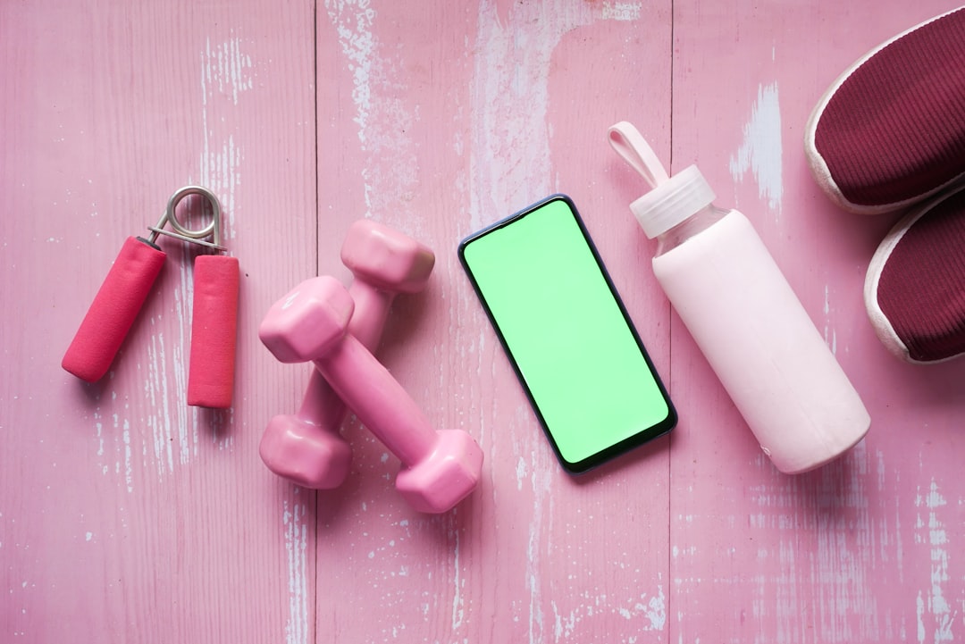 person holding pink and white plastic bottle — Foto por Towfiqu barbhuiya na Unsplash