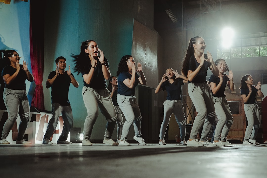 women's black shirt lot — Foto por Rainier Ridao na Unsplash