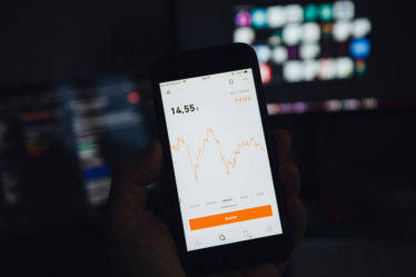 black android smartphone displaying google search — Foto por Markus Spiske na Unsplash