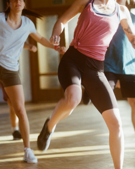 group of women running on brown wooden floor — Foto por Kaspars Eglitis na Unsplash