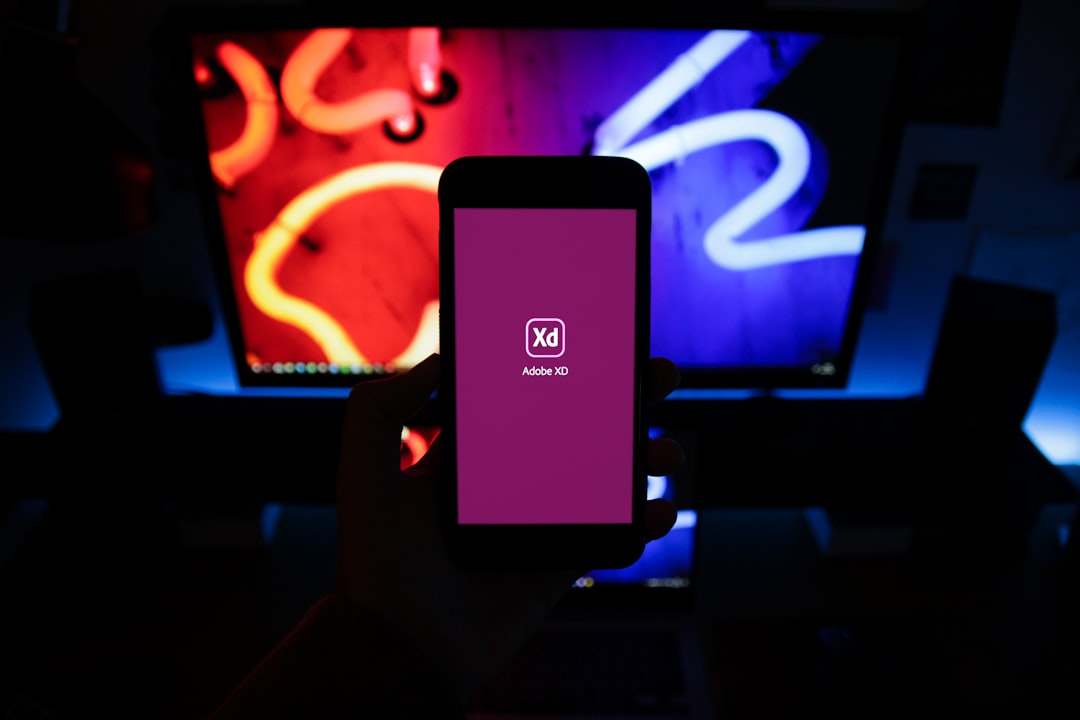black Android smartphone — Foto por Mika Novokhatko na Unsplash