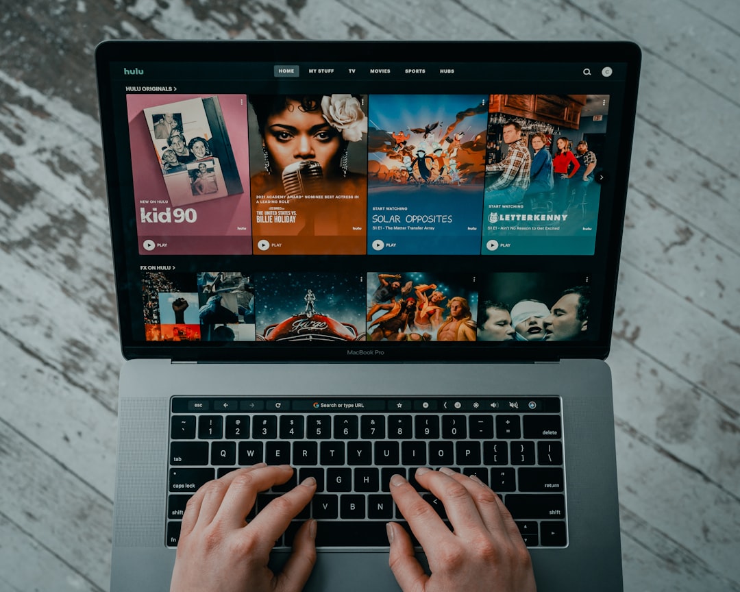 Assistir TV Grátis Online: Guia Completo de Plataformas e Canais