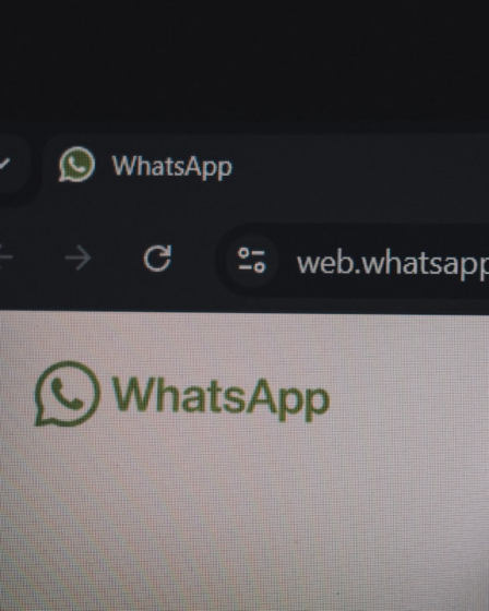 Whatsapp web interface on a computer screen — Foto por Zulfugar Karimov na Unsplash