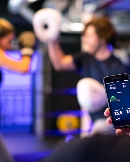person holding black smartphone taking photo of man in black shirt — Foto por ThisisEngineering na Unsplash