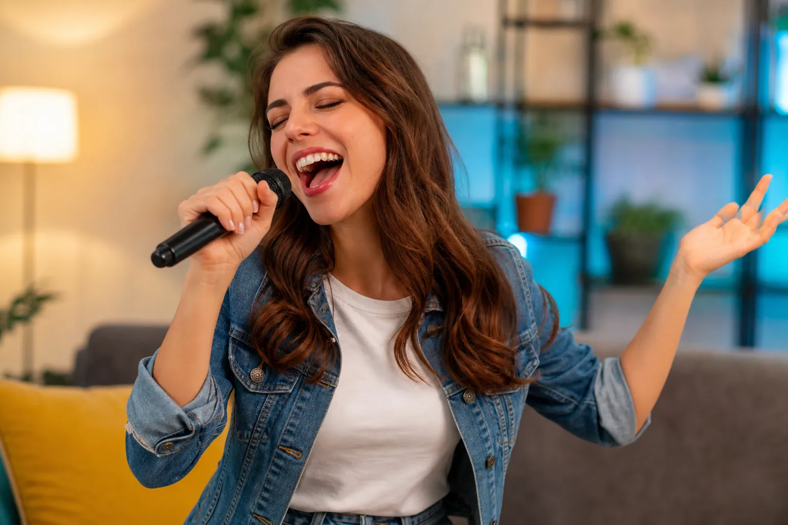 Qual é o Melhor App de Karaokê para Você Cantar em Casa