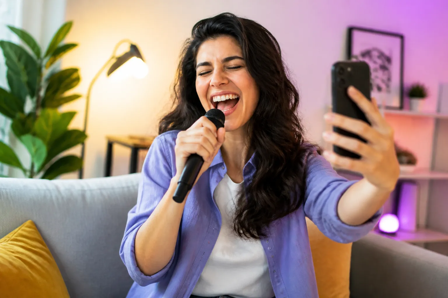 Os 5 Melhores Apps de Karaokê para Cantar em Casa
